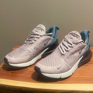 Nike Air Max 270 Women’s size 9 1/2